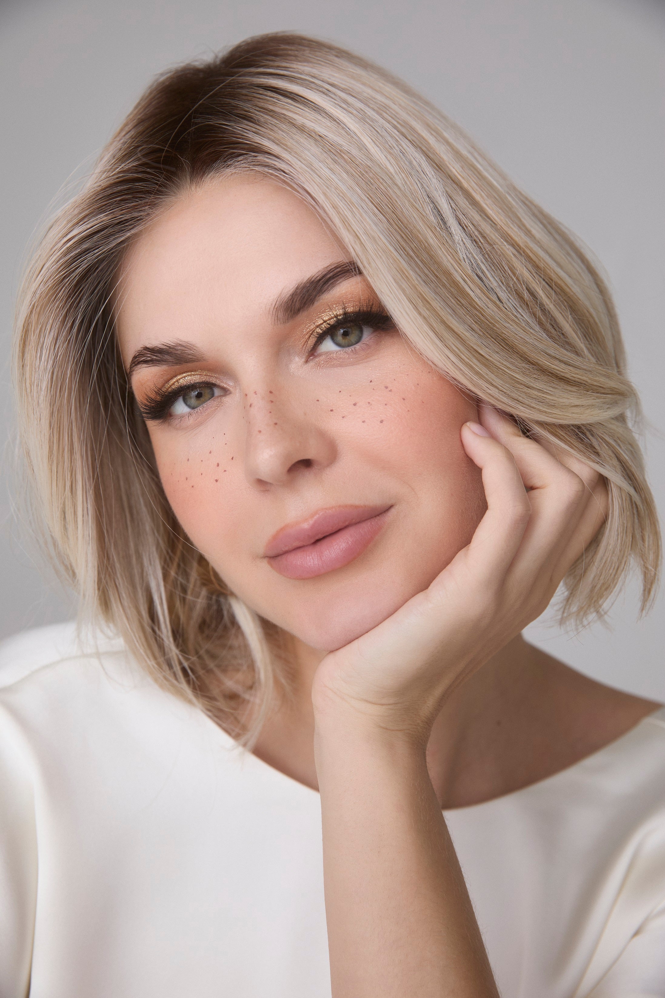 Mira Wig by Amore | Lace Front Monofilament