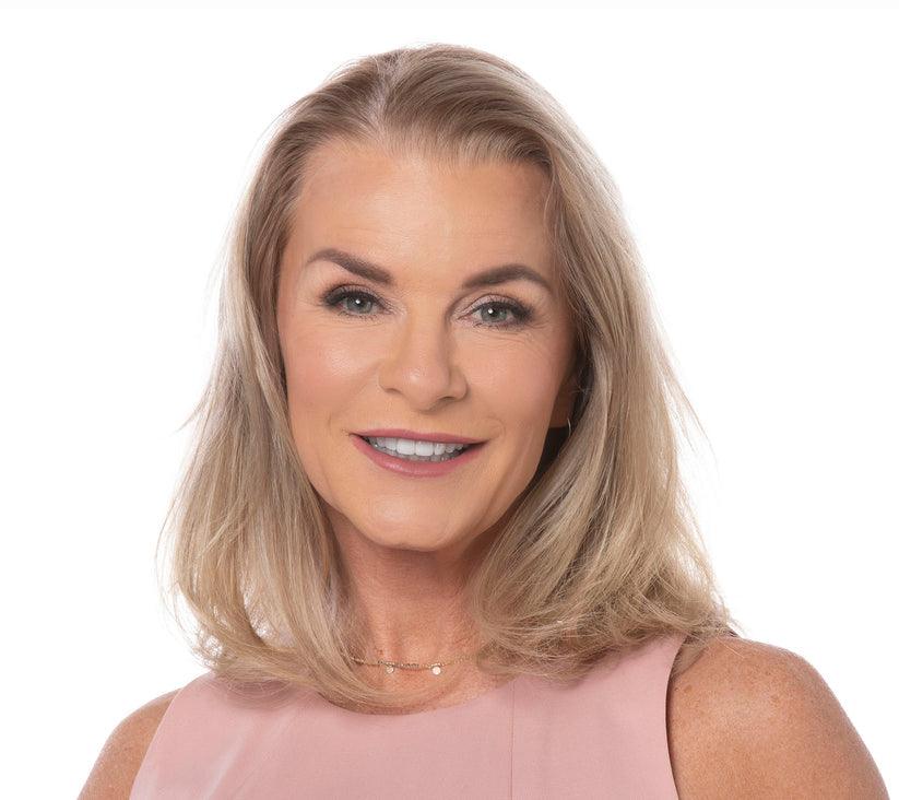 Wispy Bang by Toni Brattin | Synthetic